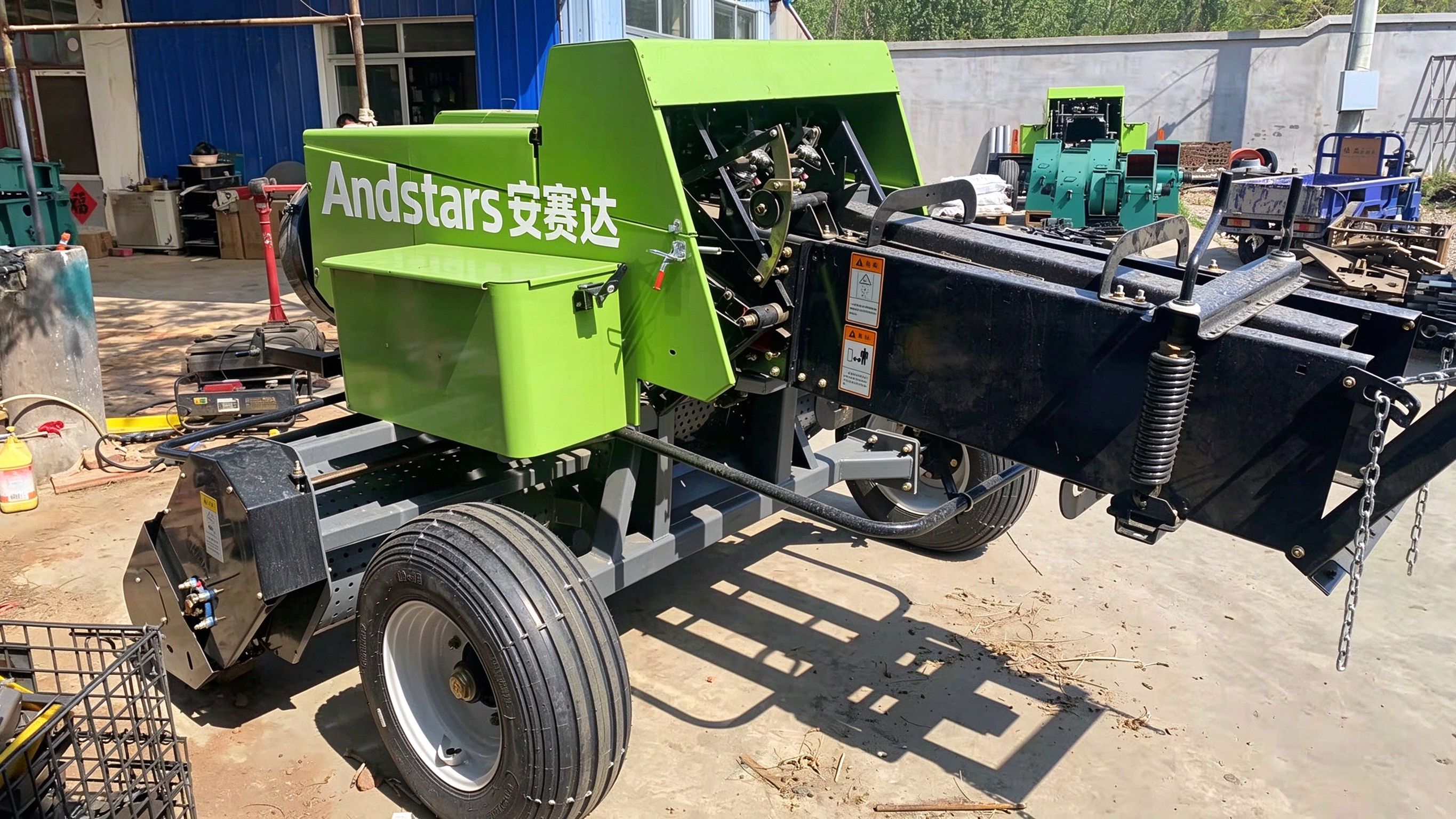 9YFQ square baler side view